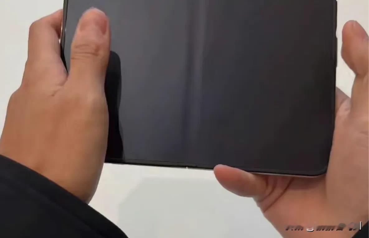 苹果iPhone Duo的几个创新有点意思。其实客观来讲，苹果通过特殊设计弱化了