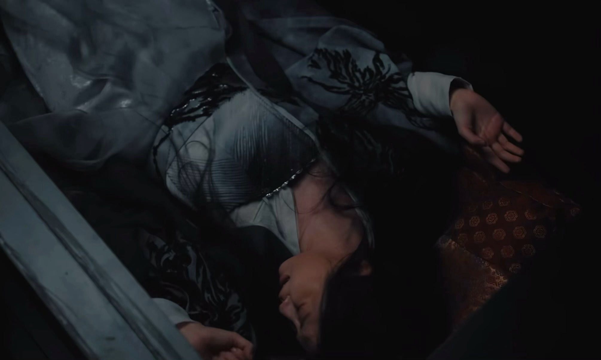 这两个镜头真的有种感同身受的痛 