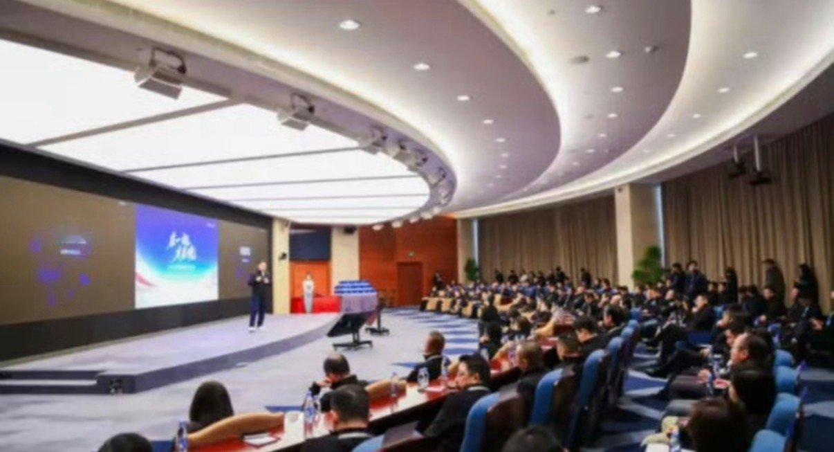 【启境汽车首批百强经销商签约 渠道合作迈出关键一步】12月26日，启境汽车首批经