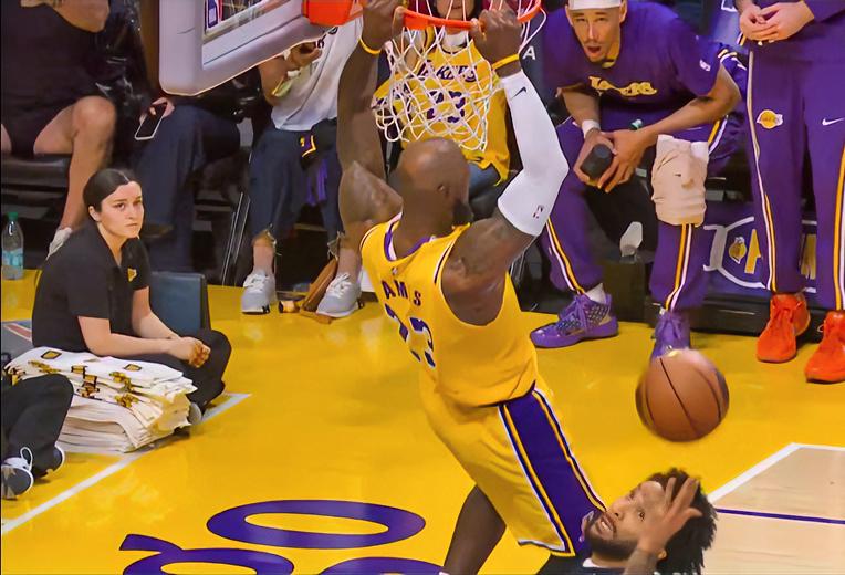 詹指导上线湖人轻取奇才，肯纳德创新高！
湖人在东契奇被禁赛的情况下主场120比1