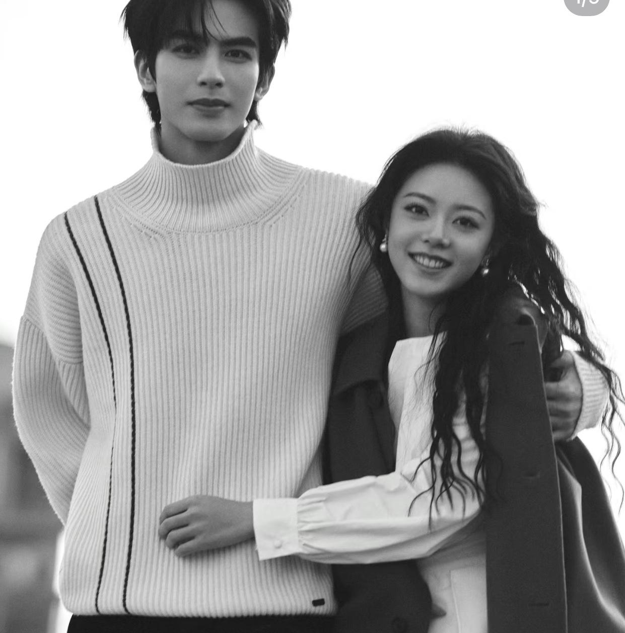 这就是身高差吗？
拥抱时男孩要微微前倾让身体有个弧度，
女孩踮起脚尖仰着头刚到男