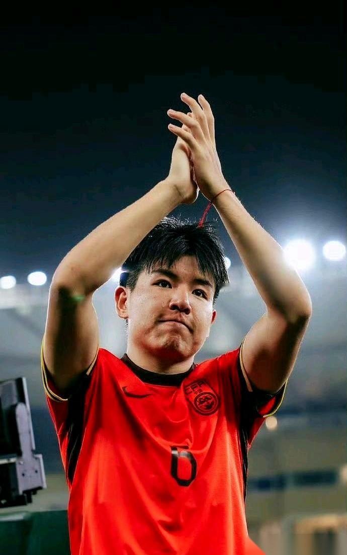 U23国足队长徐彬，要去英超狼队了。
消息刚传开，球迷还没来得及喊出那个“牛”字