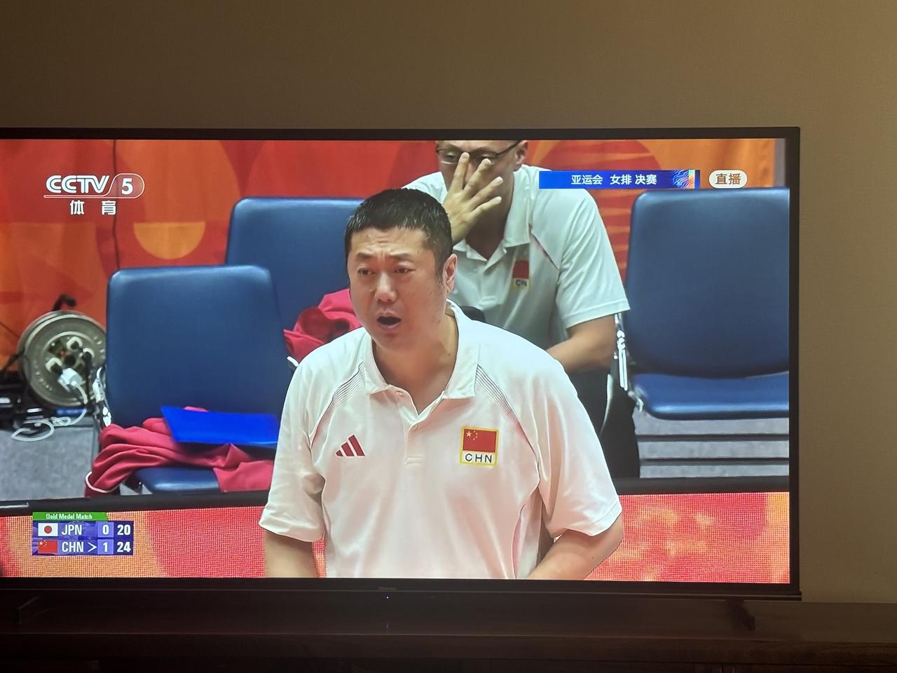 劳道！中国女排又拿下了第二局！

      在刚刚进行的亚运会女排决赛，中国女