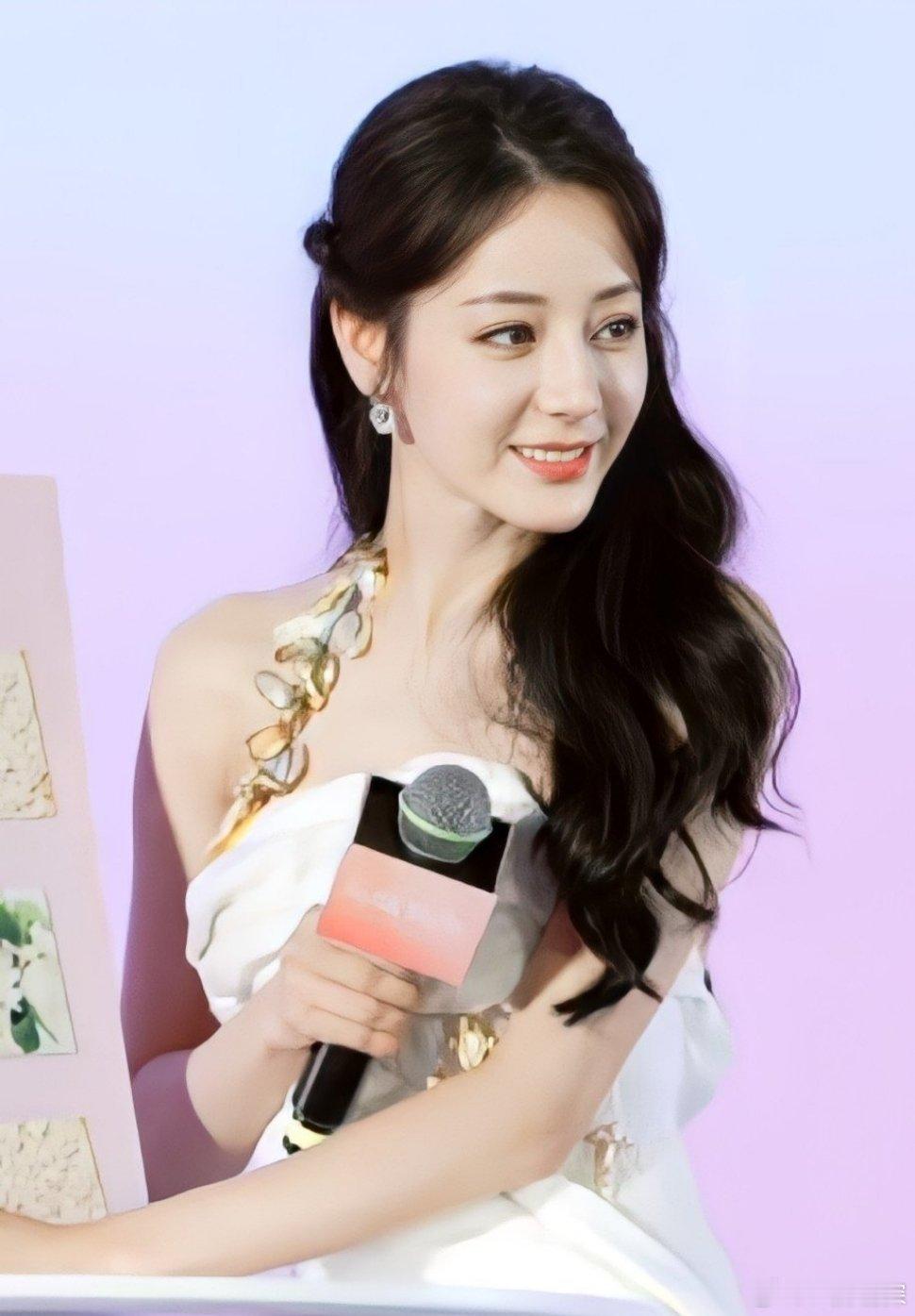 #迪丽热巴新高定#我的天啊内娱还有比迪丽热巴更抗打的颜了吗[泪]今日份线下活动身