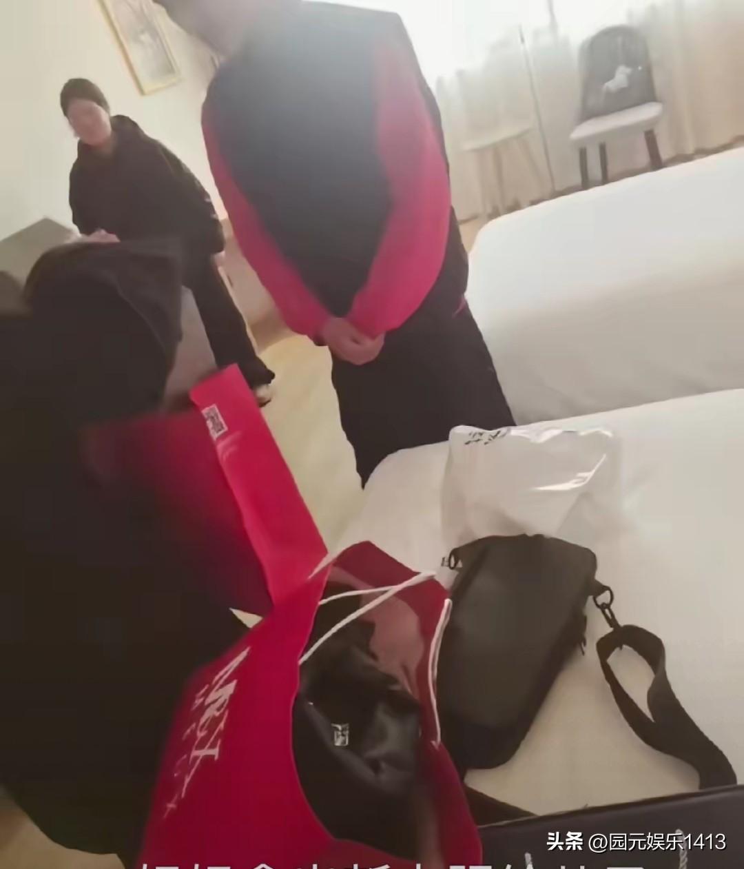 张云鹏见到了亲生妈妈，这次他的心愿是了了。网上传播的照片妈妈没有出镜，或许也有难