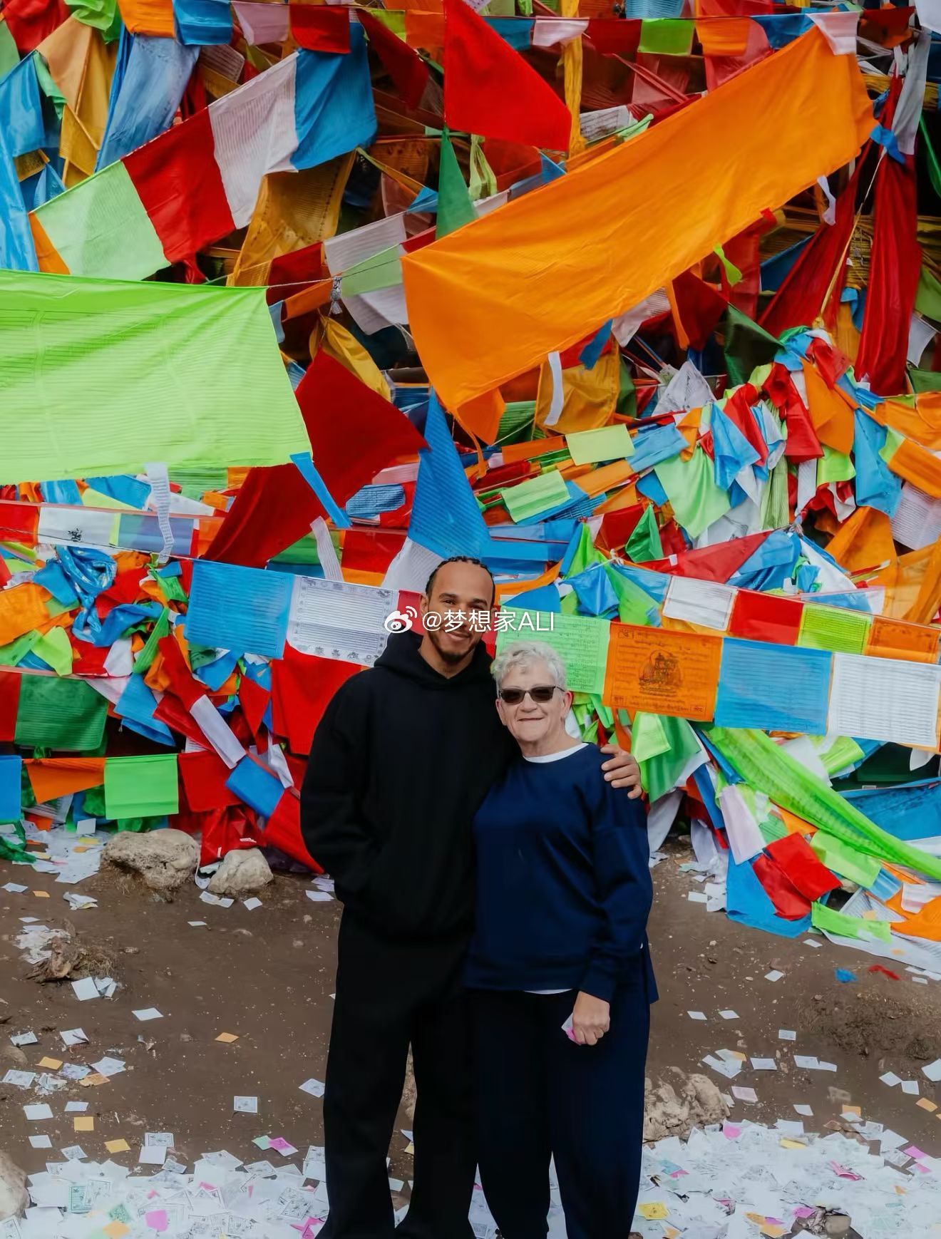 老汉和妈妈的九寨沟之旅👏美景色总希望与爱的人一起分享❗️老汉的魅力太大了，远不