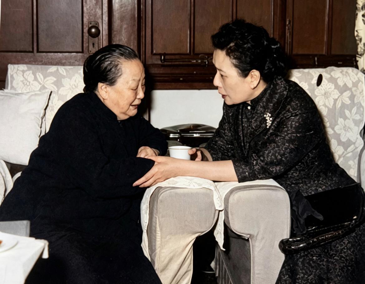 珍贵老照片定格1962年一段令人唏嘘的往事：当年2月24日傍晚六时三十五分，时任