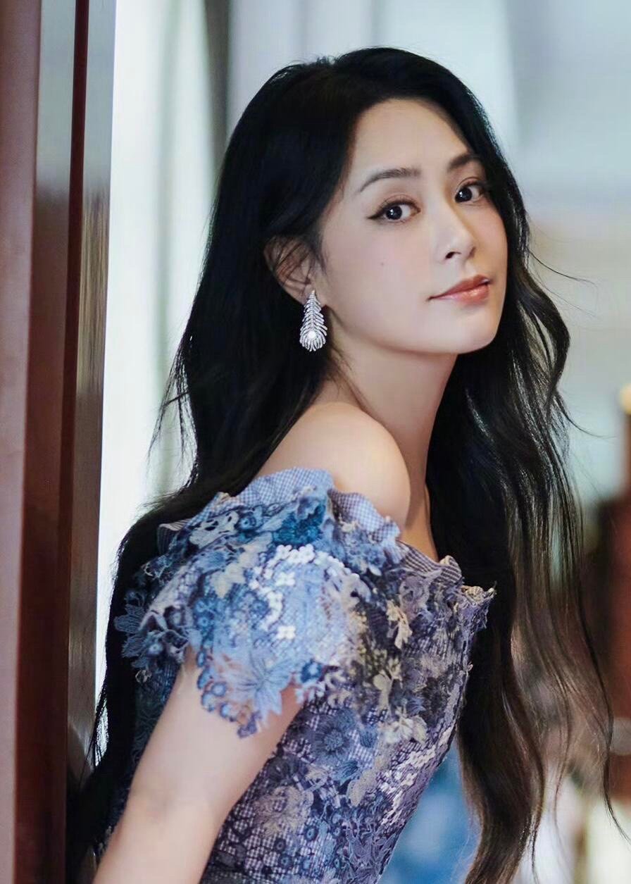 阿娇说减肥真的不容易没事～漂亮姐姐，你会瘦回来的～主要还是颜好👍🏻底子好[哇