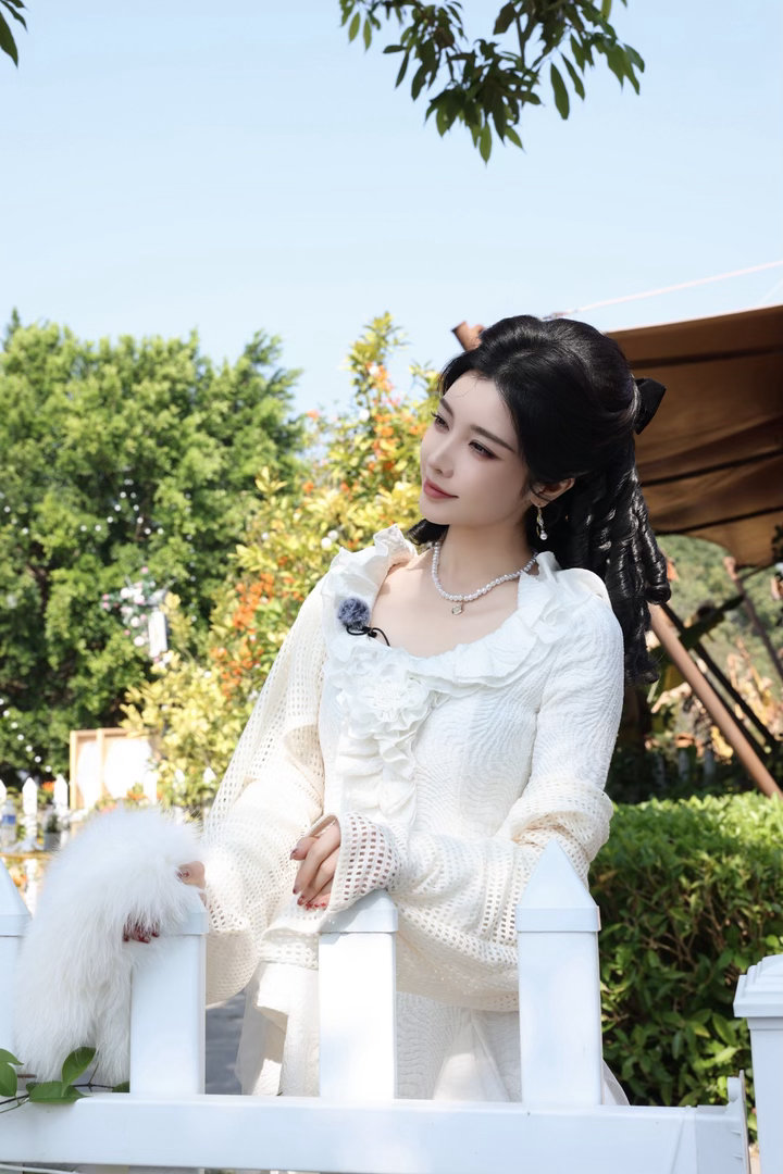 戴燕妮当面被cue全能ACE的反应戴燕妮怎么如此美萌舞台是霸气ACE，台下是软萌