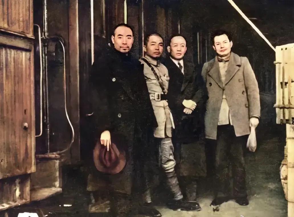 1938年春，彭总从抗日前线来到八路军武汉办事处，周恩来、叶剑英到火车站亲自为彭