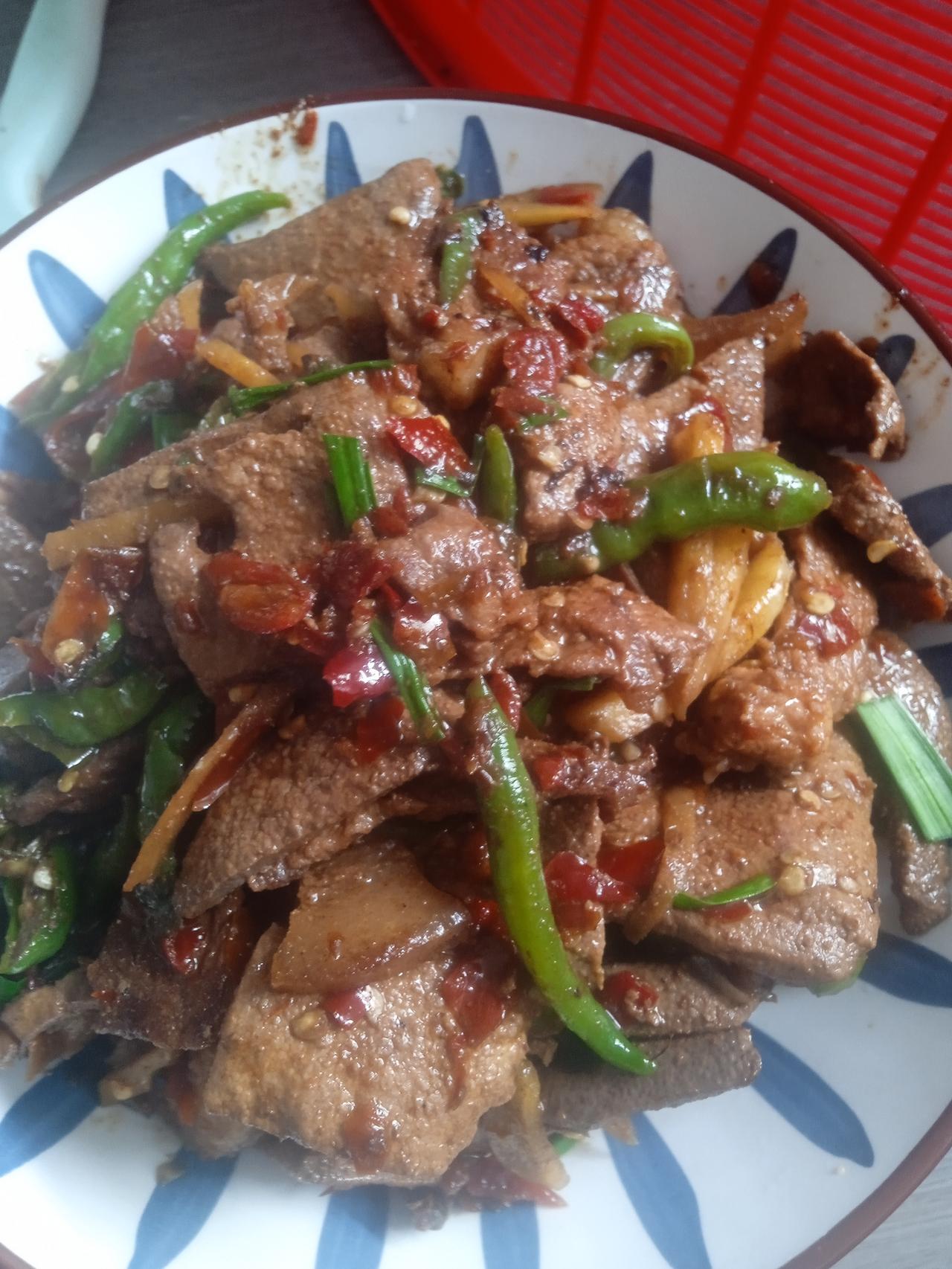 有人说不结婚自由自在，不用迁就家庭，没有养育孩子的烦恼，想做什么就做什么没责任没