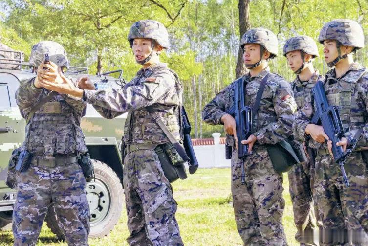 我是一个兵 【强军早报 】军事早知道1、近日，陆军第82集团军某旅组织开展多机跨