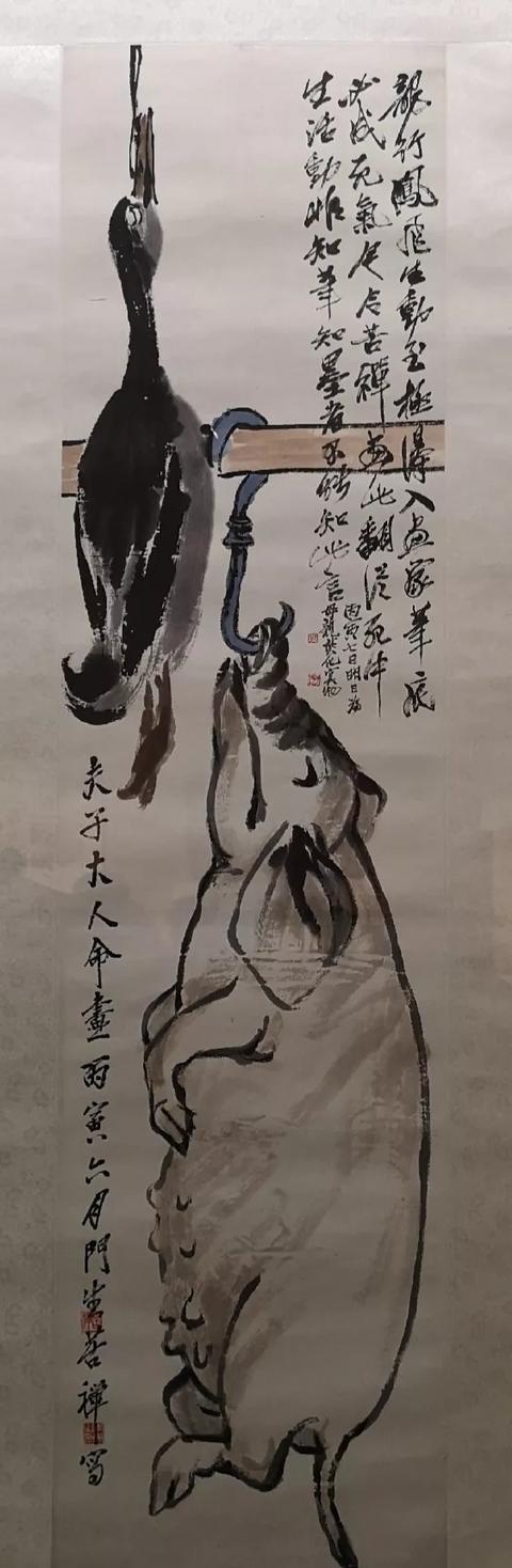 1926年齐母病逝。齐白石让27岁的李苦禅画了猪和鸭子予备烧掉祭祀母亲；谁知在齐