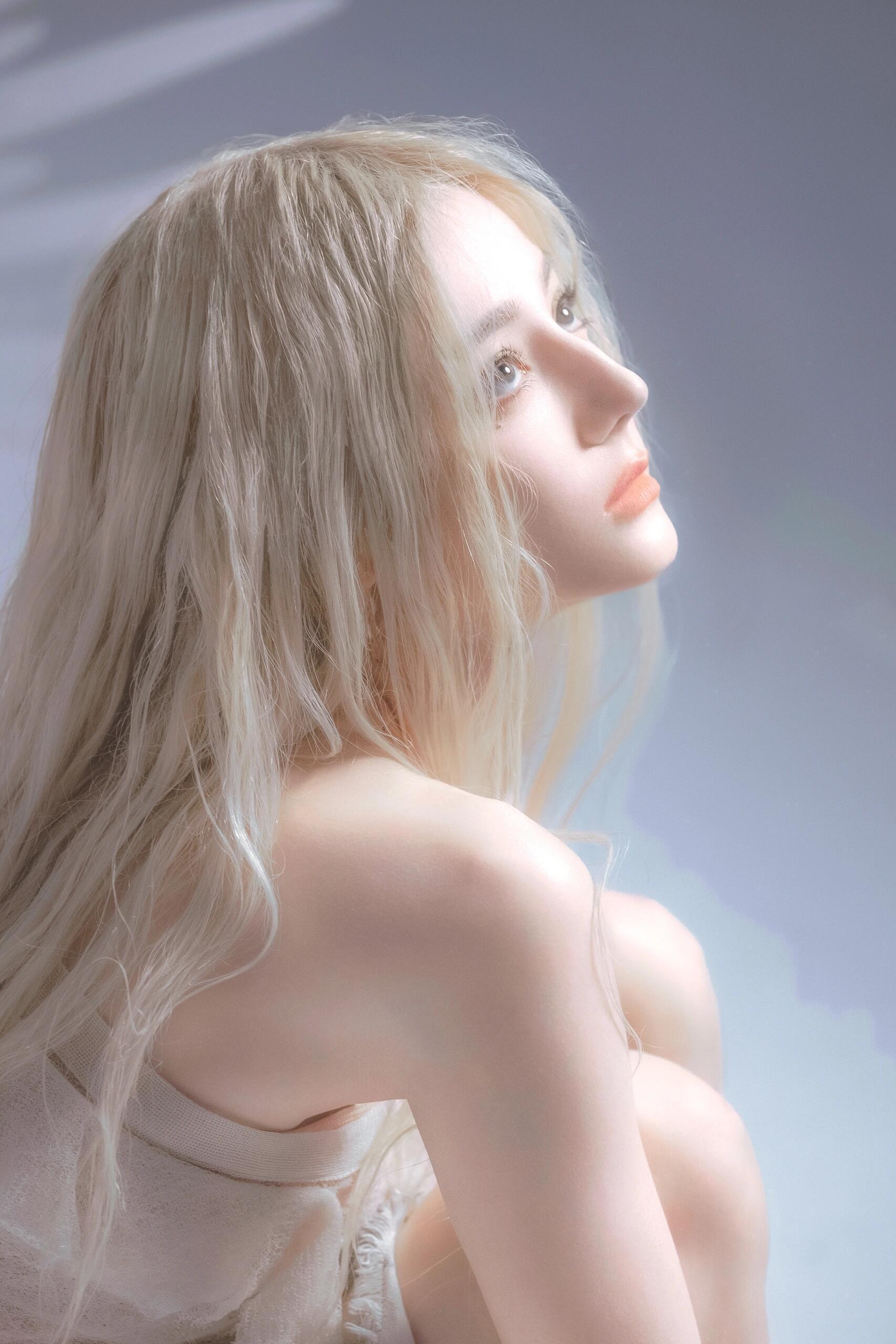 不理解粉丝为啥要劝迪丽热巴解约，离开嘉行那些人糊的糊，退的退，请问还有谁能给巴巴