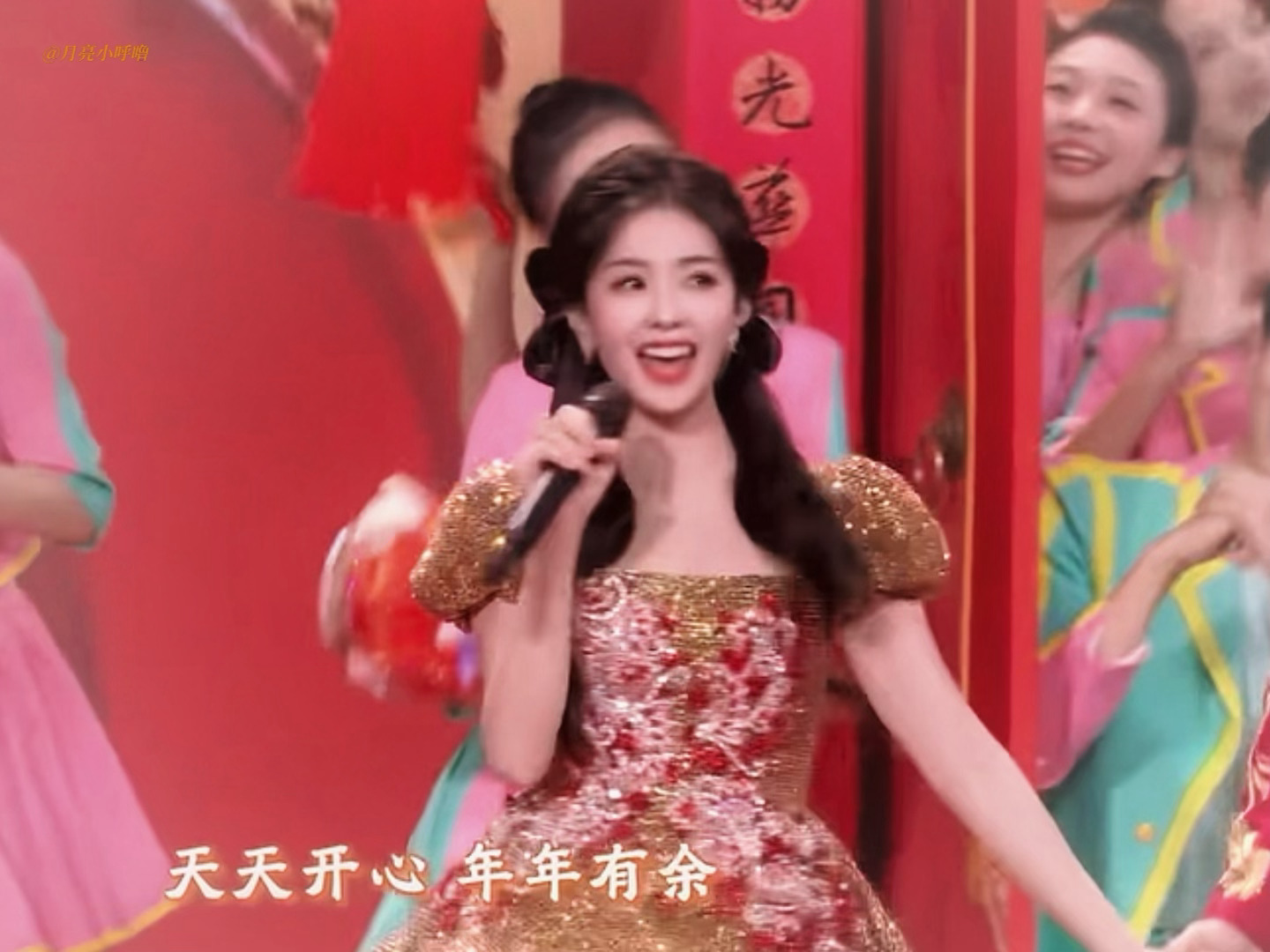 “天天开心  年年有余！”“新的一年 万事称心如意  家长里短 都是好消息”白鹿