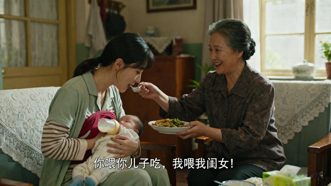 “有这样的婆婆，哪有什么婆媳矛盾！”儿媳下班回到家，撩起衣服就给宝宝喂奶，顾不上