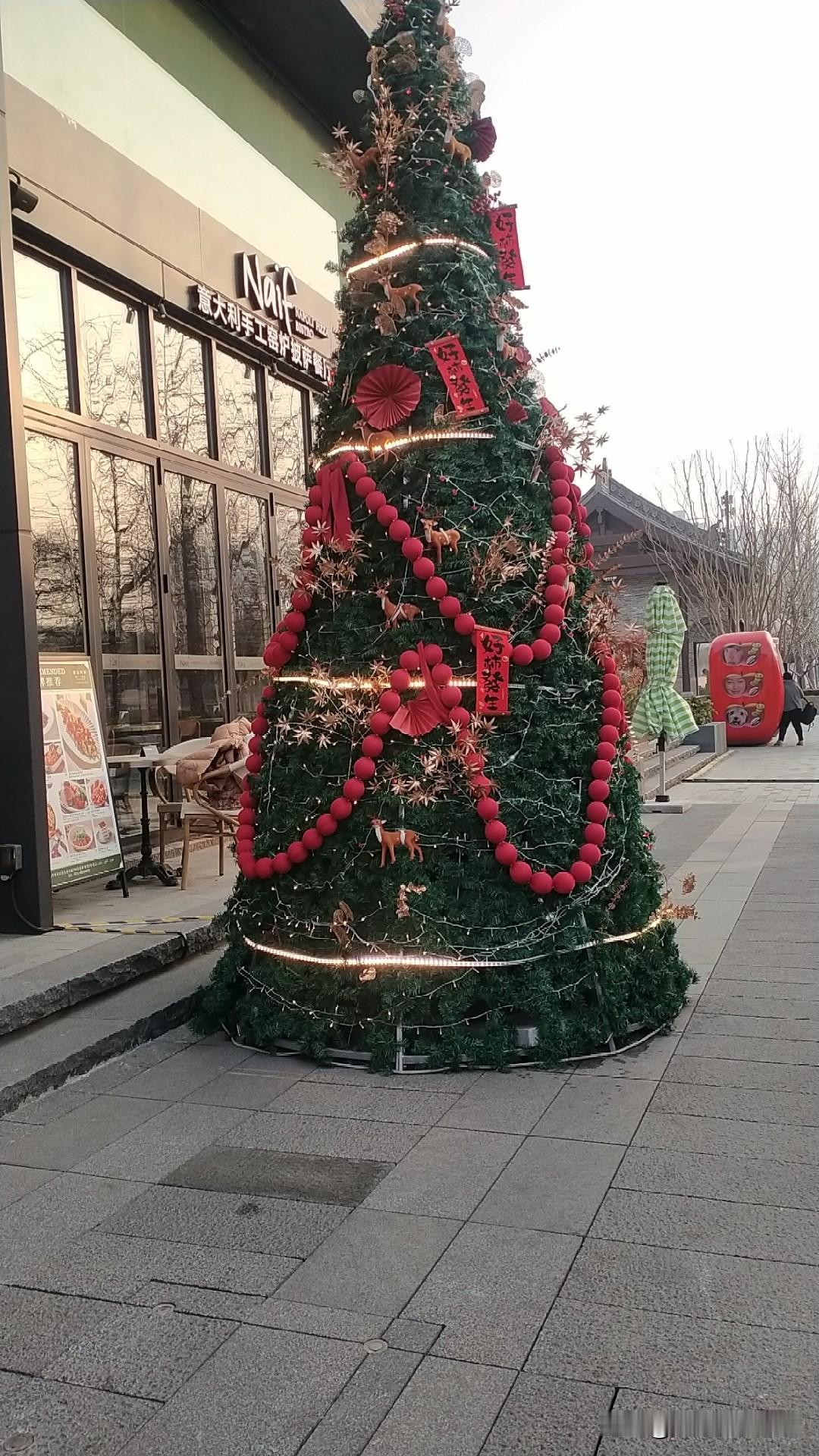 请用一句话概括一下，什么是幸福幸福就是每天醒来，父母身子健康，儿女开心快乐，夫妻