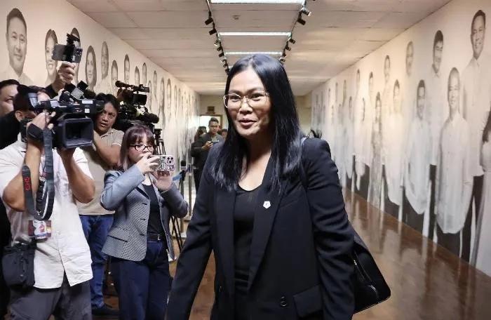 菲律宾众议院的弹劾检察官怕了，他们担心如果弹劾莎拉失败，恐怕会被秋后算账。

弹