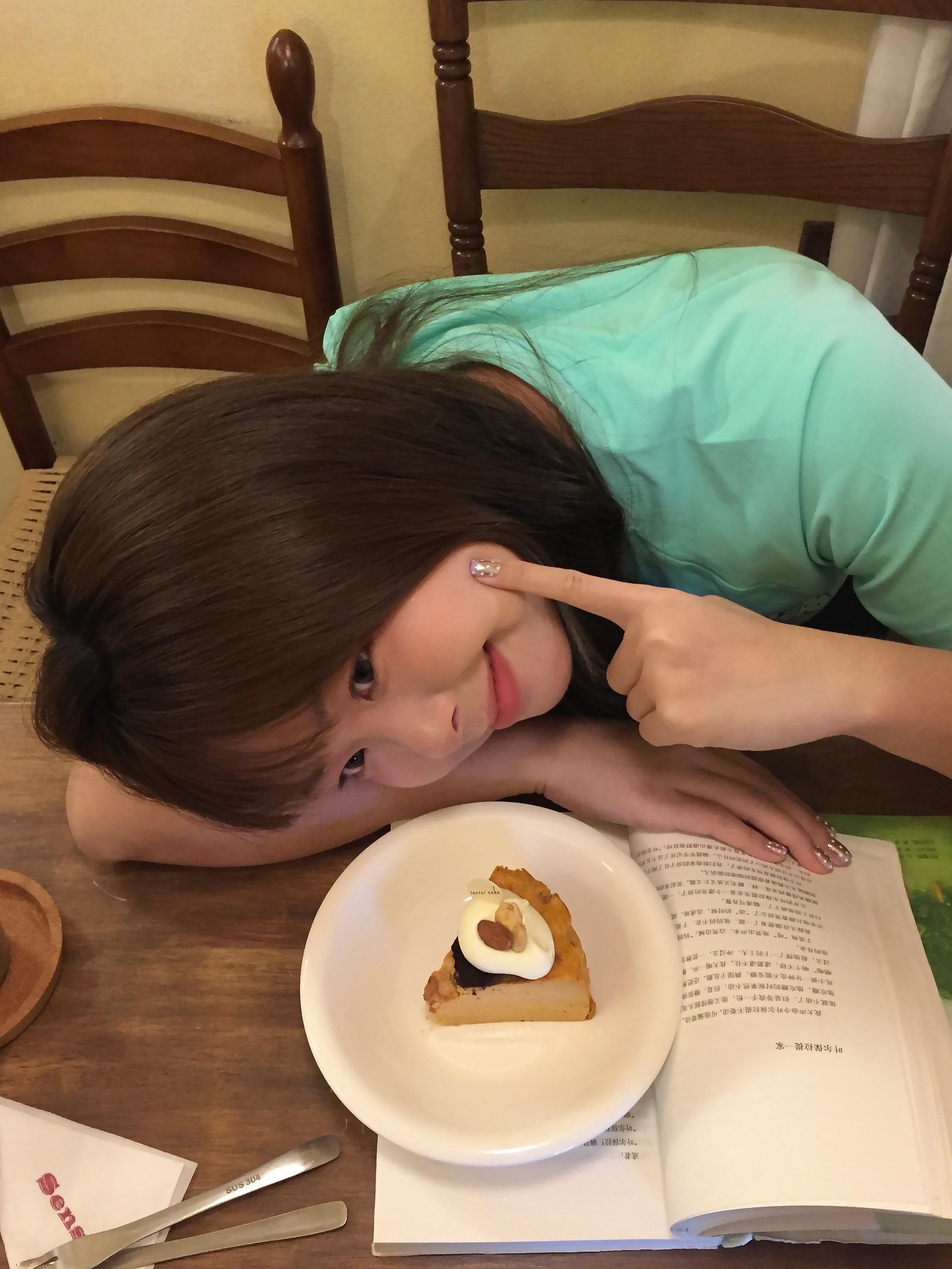 幸福不是很多人爱我 而是我爱的人也真心爱我