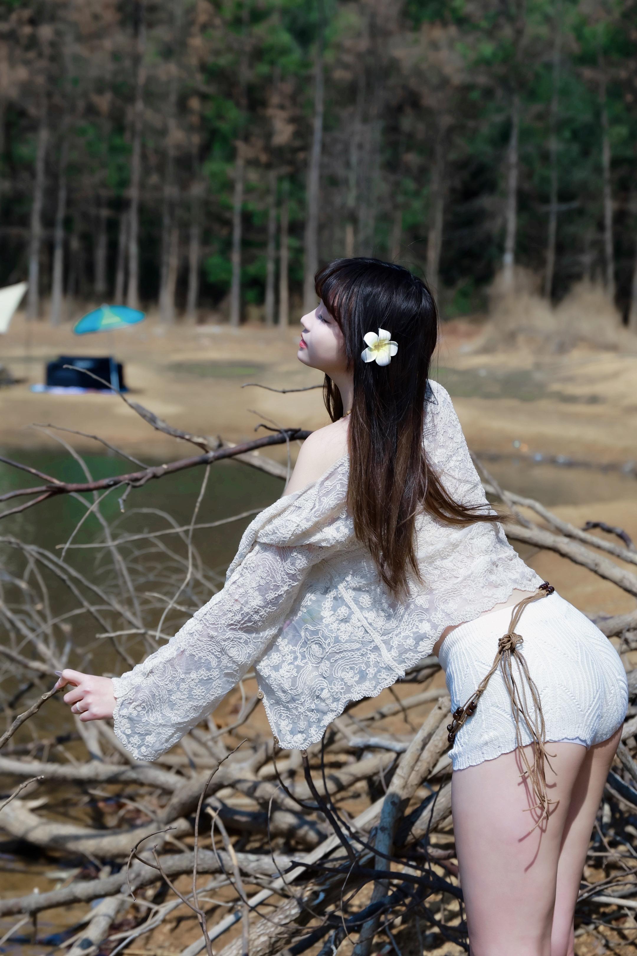 森林的尽头是秋日暖阳☀️。《森系少女氛围感写真》