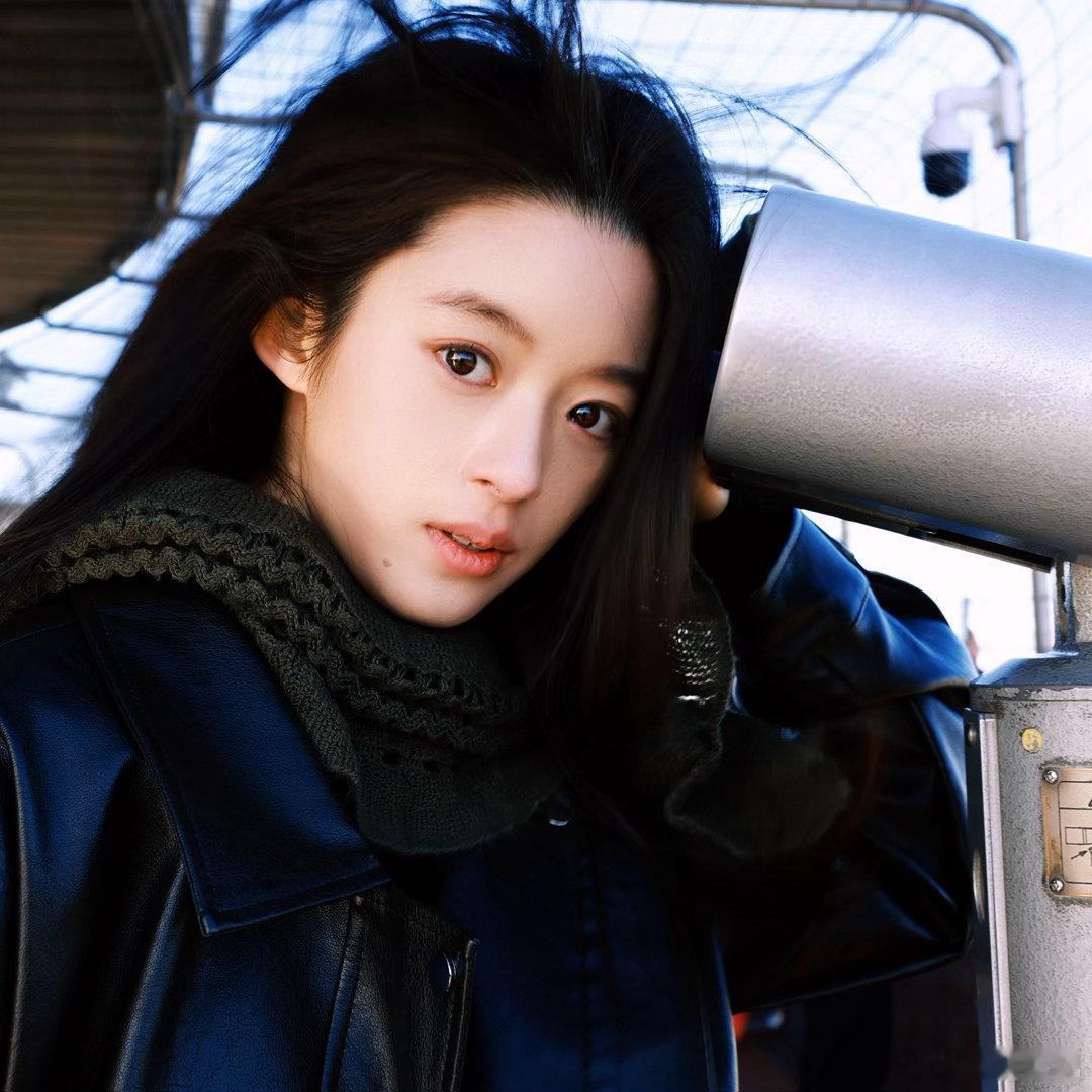 黄杨钿甜说维权还在进行一年时光，谣言未散，维权不止。黄杨钿甜在专访中回应，经纪团