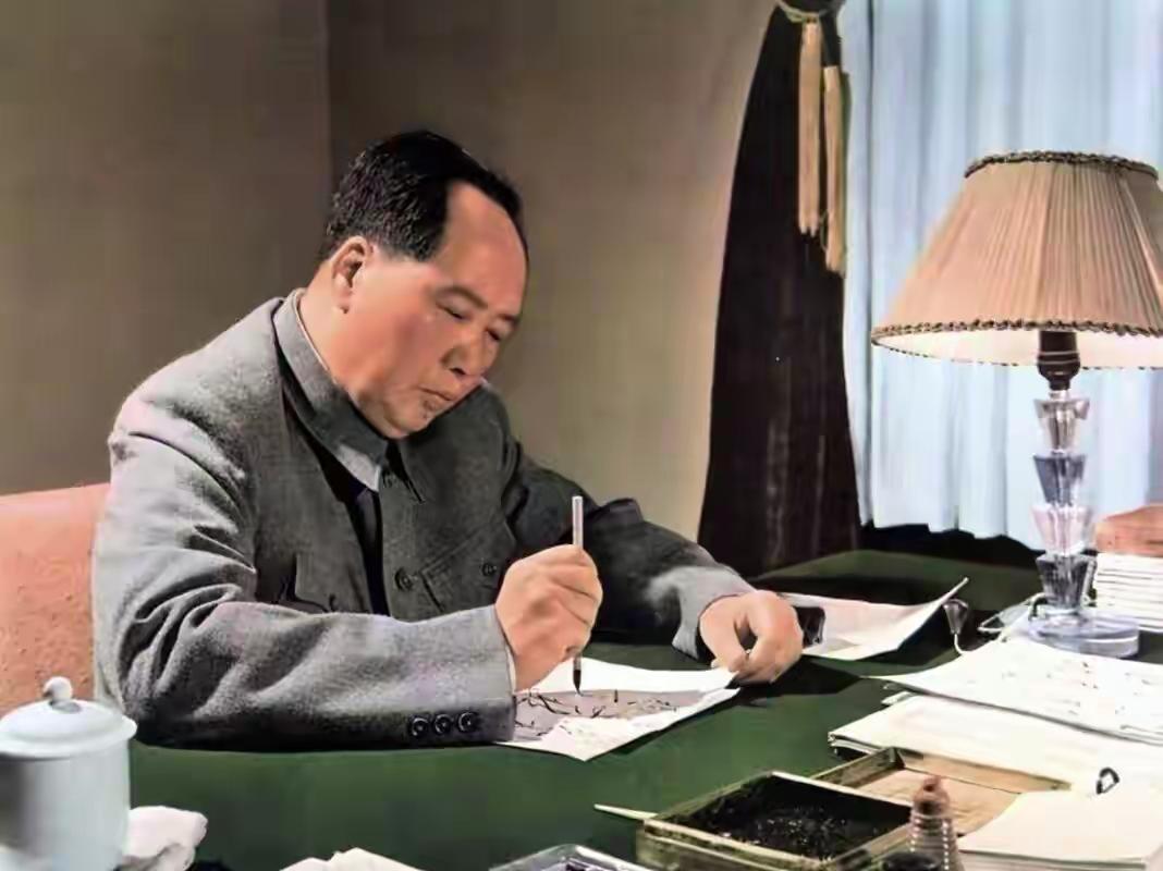 1962年9月，毛泽东在一次军委会议上说：“我想了十天十夜，想不通尼赫鲁为什么要