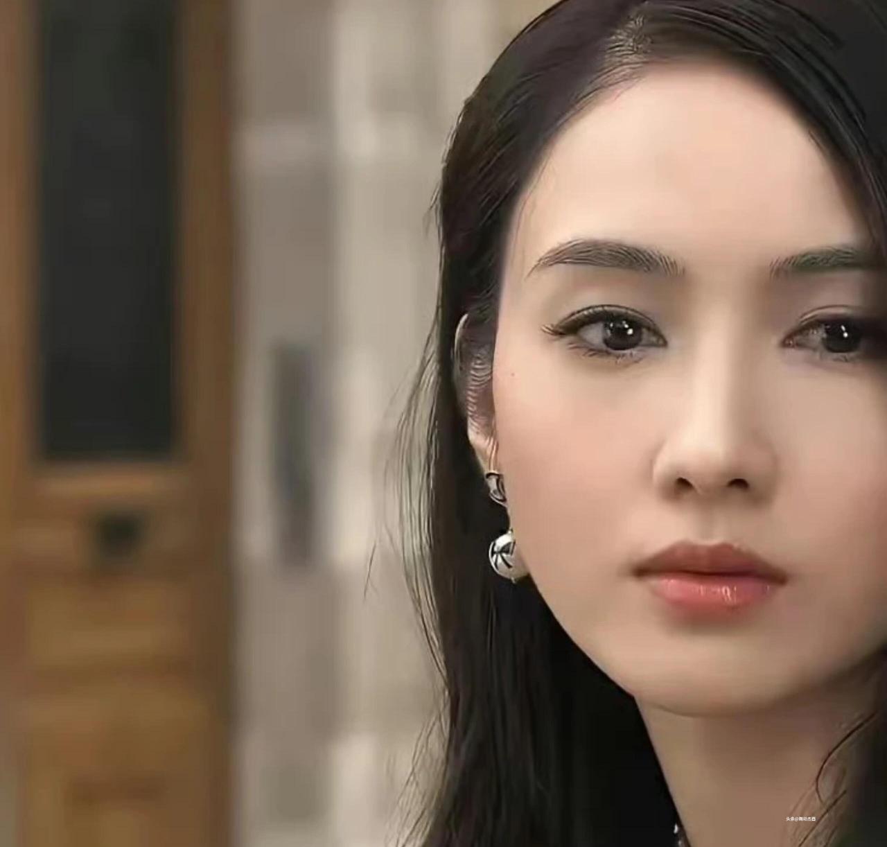 当年觉得一般，现在看简直是神颜，你知道她是谁吗 ​​​
娱乐圈 港星 娱乐八卦