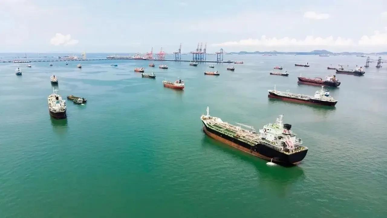 阿联酋要对伊朗动手了！
4月1日，据《华尔街日报》的消息称，阿联酋表现出了很强烈