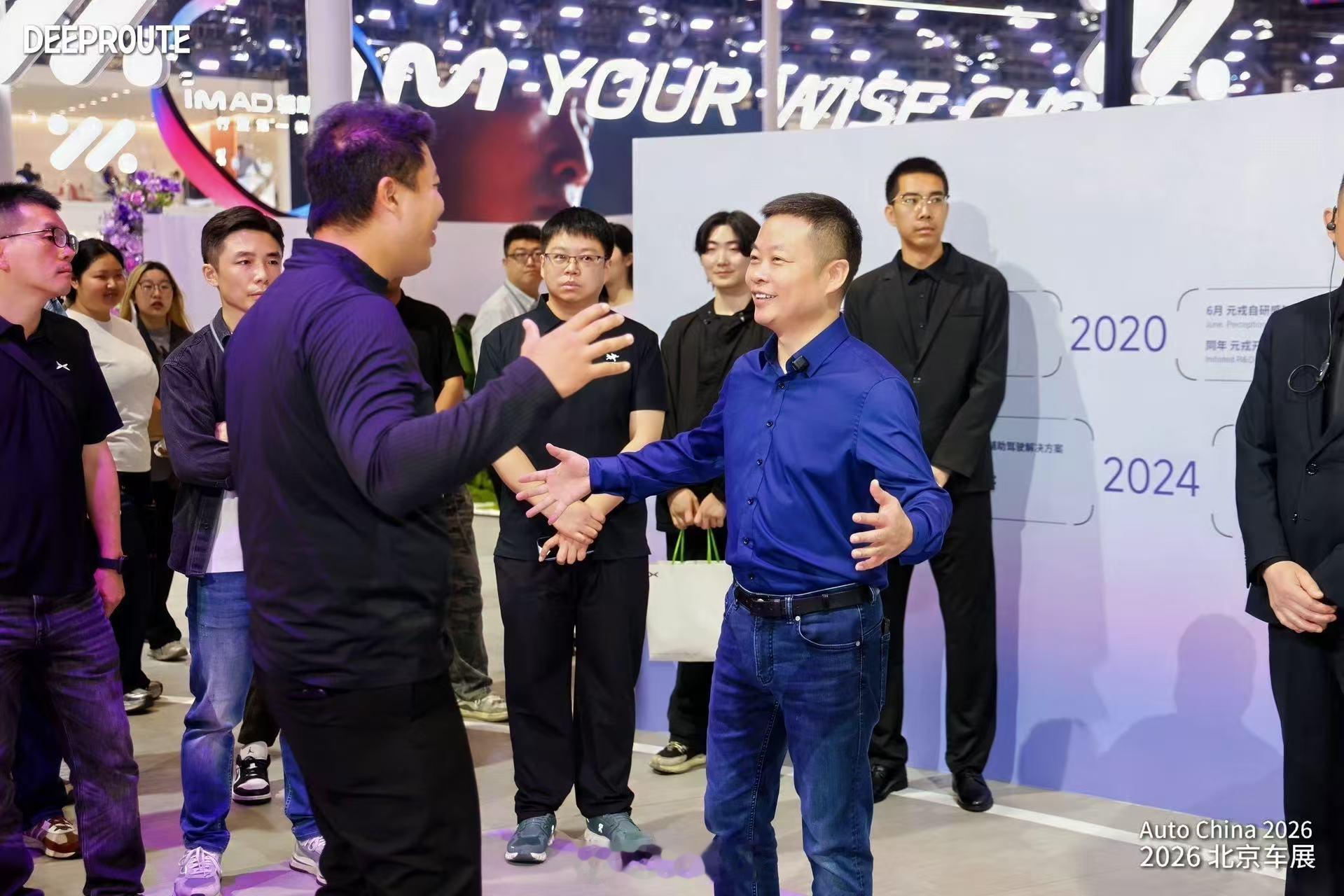 今年北京车展挺热闹的，各大厂商间的“互相串门”成了热点事件，比如小鹏的何小鹏就去