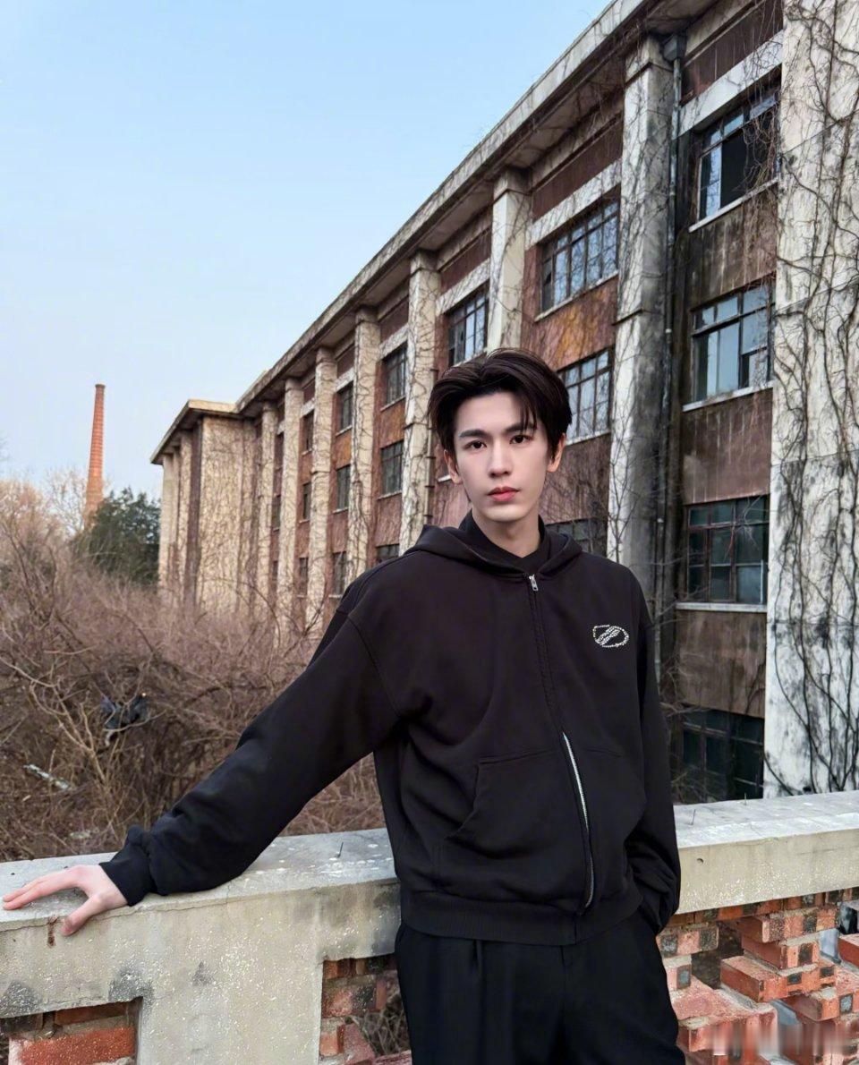 张凌赫拍的星星张凌赫和星星合影 张凌赫拍星星啦✨ 居然还和星星合影了~咱就是说修