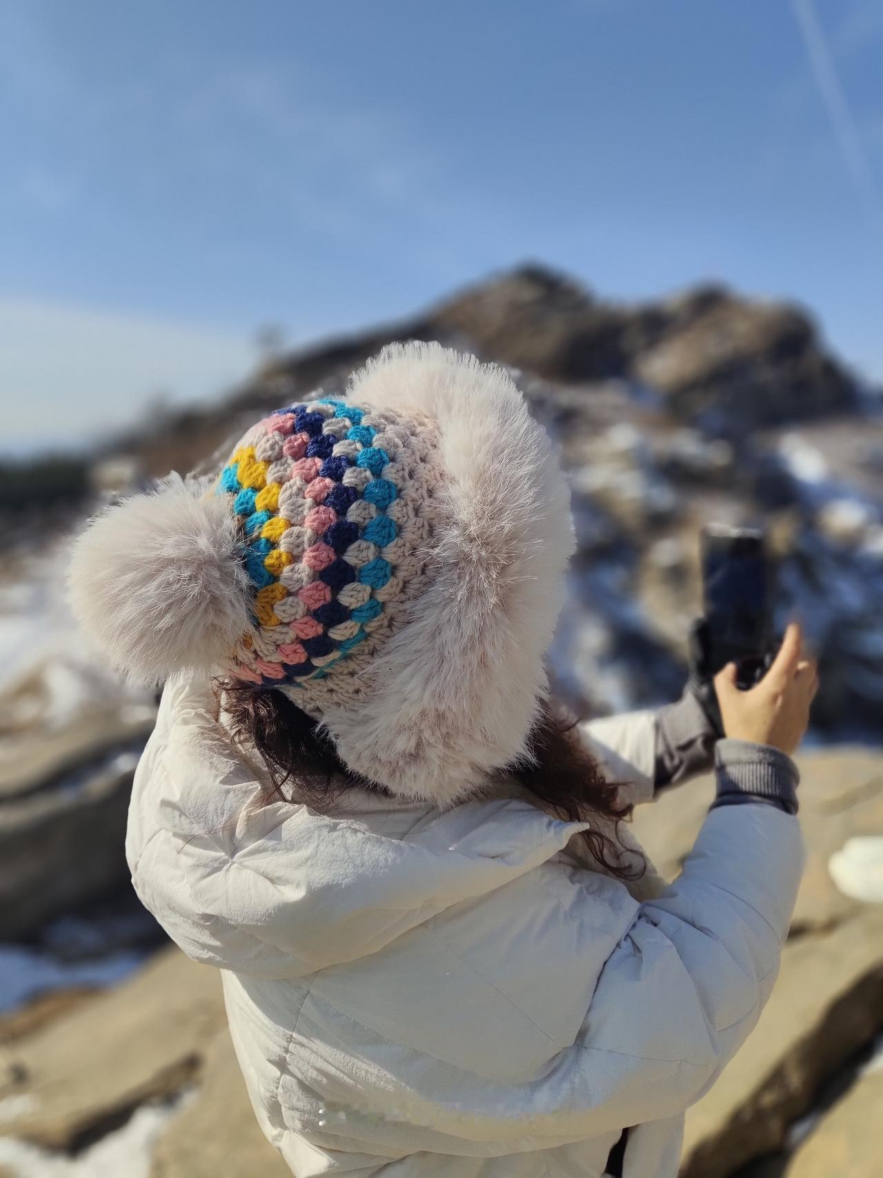 特别喜欢冬天，
最近，
下了几场雪，
今天终于可以拿着手机，
感受冬天的雪……