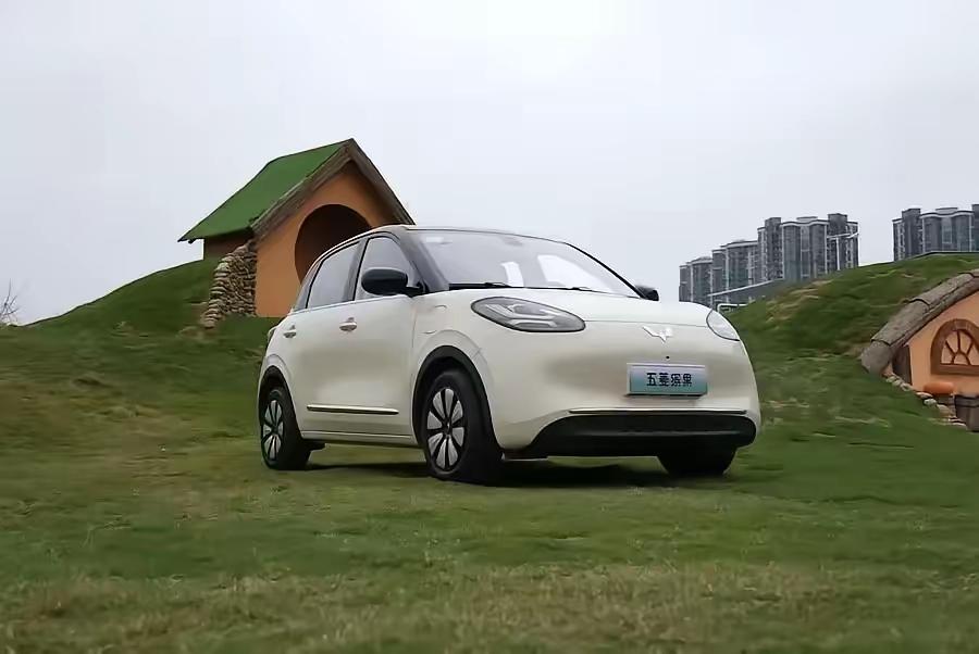 缤果家族升级5门5座+快充，年销21万辆，拿下AO级纯电最大蛋糕。五菱缤果安全配