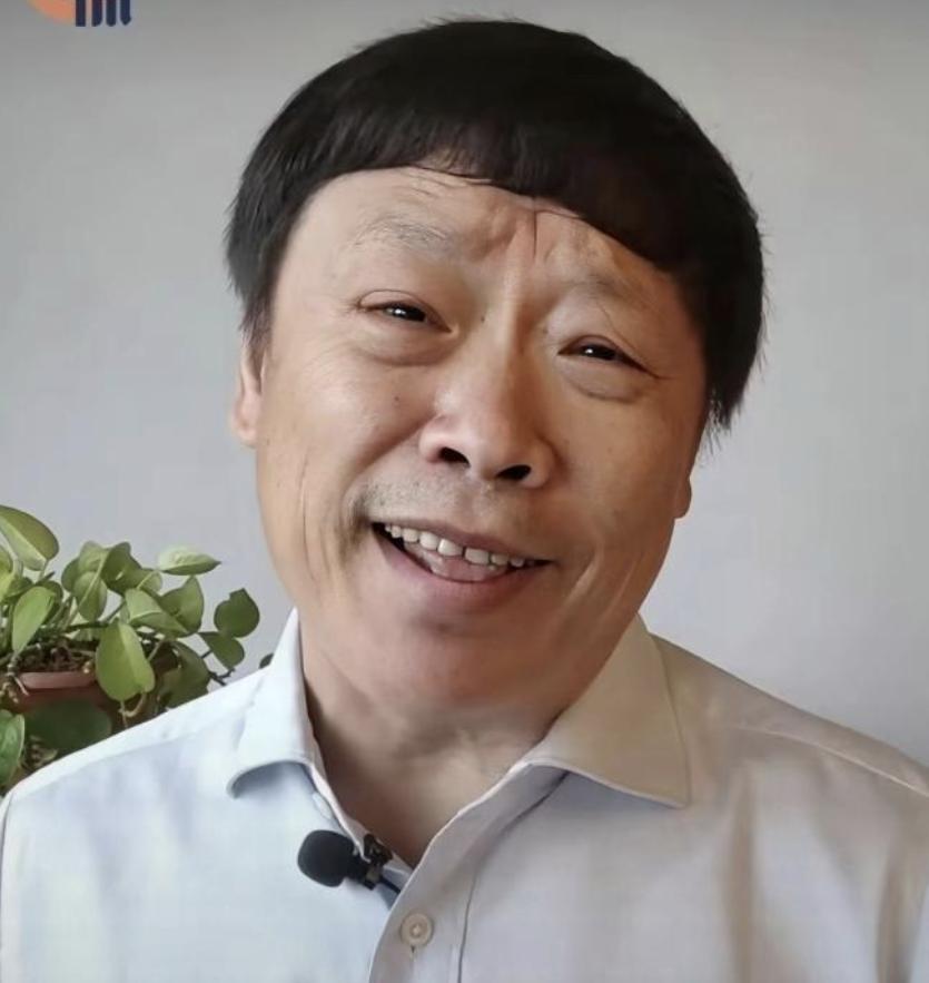 是网友太坏了，还是网友太细心了。

在牢A火了之后，一向喜欢蹭热度的老胡，居然自