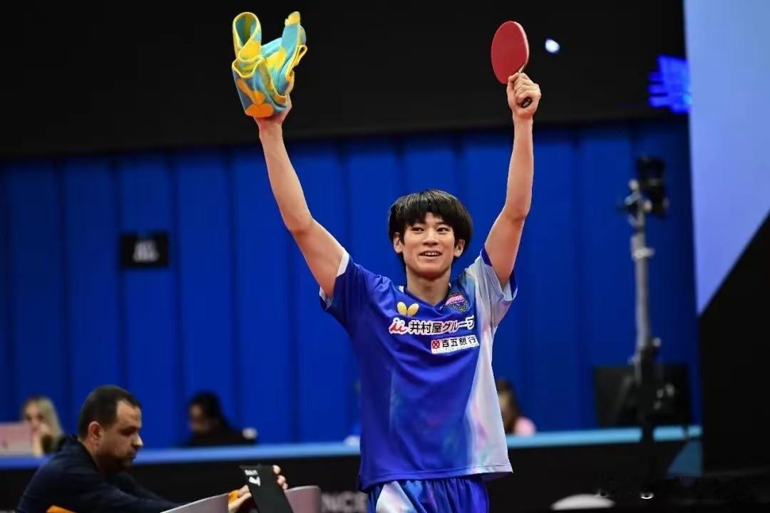 WTT澳门冠军赛最后两场首轮比赛，日本的户上隼辅3-1击败法国老将西蒙·高兹，桥