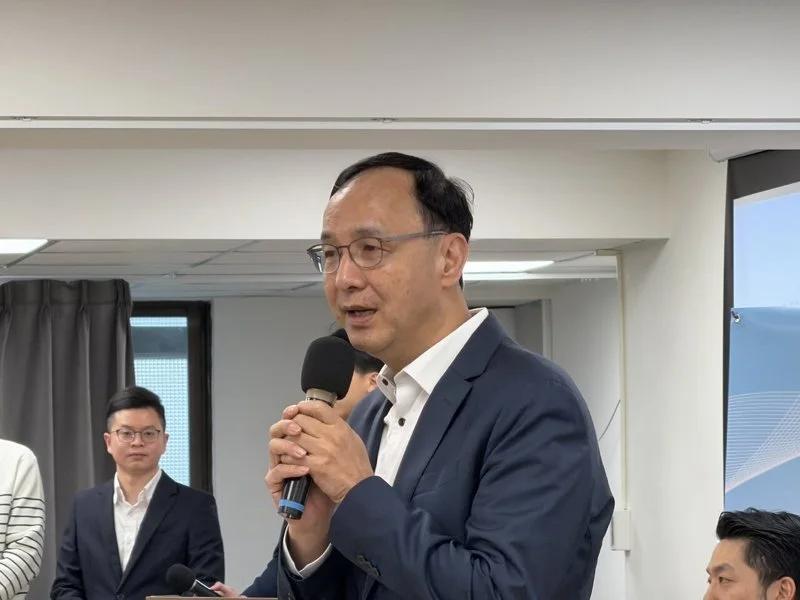 郑丽文称国共峰会上半年举行，朱立伦：给予祝福
台“行政院长”卓荣泰包机风波延烧，