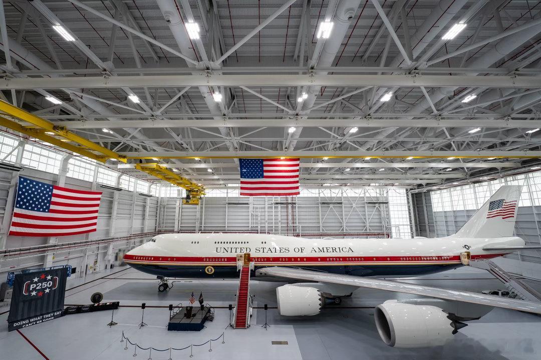 卡塔尔王室送给Trump的波音747-8i，改装成总统专机的项目，正式完成，今天