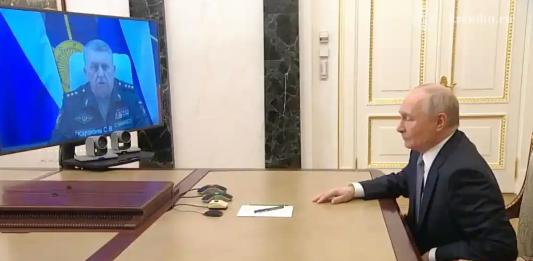 正门装了八道锁，结果敌人从后院翻墙进来了。美国在阿拉斯加砸了数百亿美金，建起全球