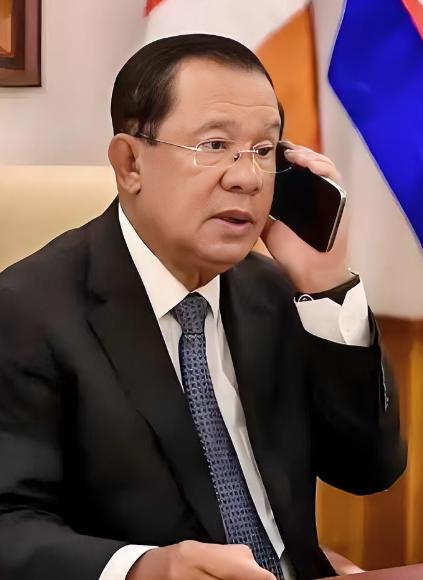 彻底认怂！泰国柬埔寨签署停火协议后，多家外媒披露，柬埔寨方面还向泰国承诺会连手打