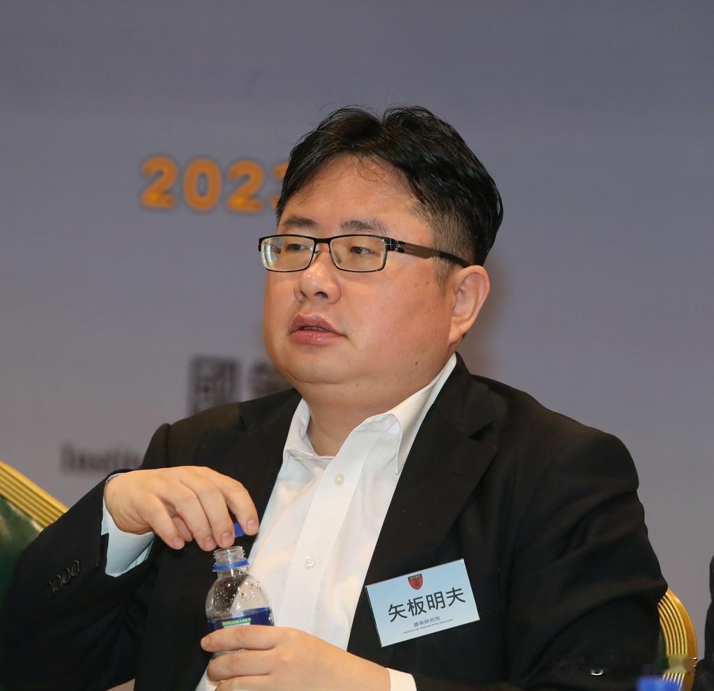 日前被揍的绿营侧翼矢板明夫家世被起底，竟有一半中国人血统！

矢板明夫的祖父是日