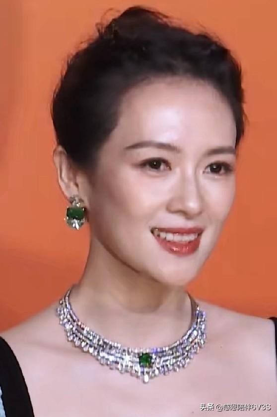 章子怡这是要预定热搜啊！
姐的身材管理也太绝了，一瘦回去整个人状态直接拉满。
五