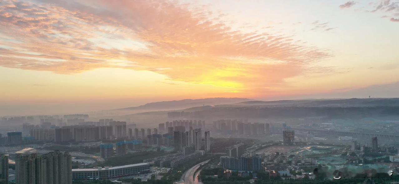 西安的天气终于放晴了，连续得下雨的让整个西安洗了一次澡，这个西安焕然一新，连早上