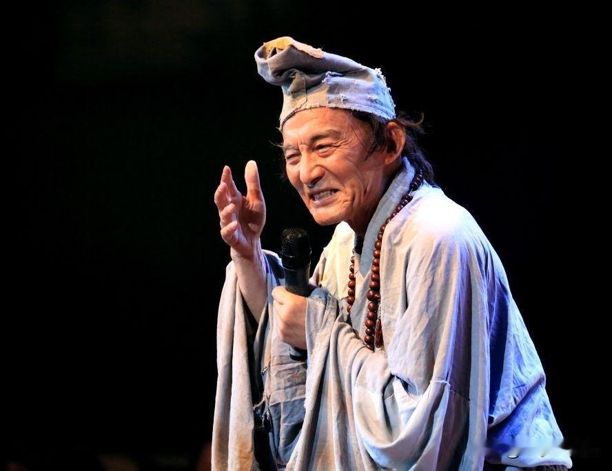 游本昌老先生走了。
 
他这一生最牵挂、放心不下的，
不是日子已经安稳的儿子，而