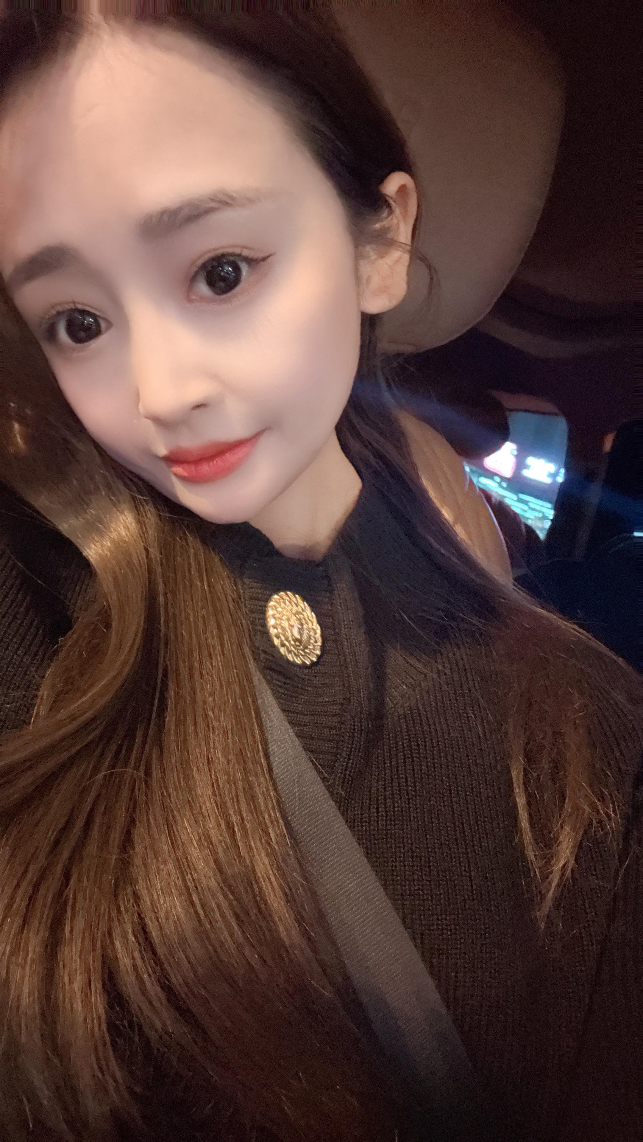 我知道幸福来之不易 更不应该如履薄冰 换句话说 你是我永远不想失去的人...