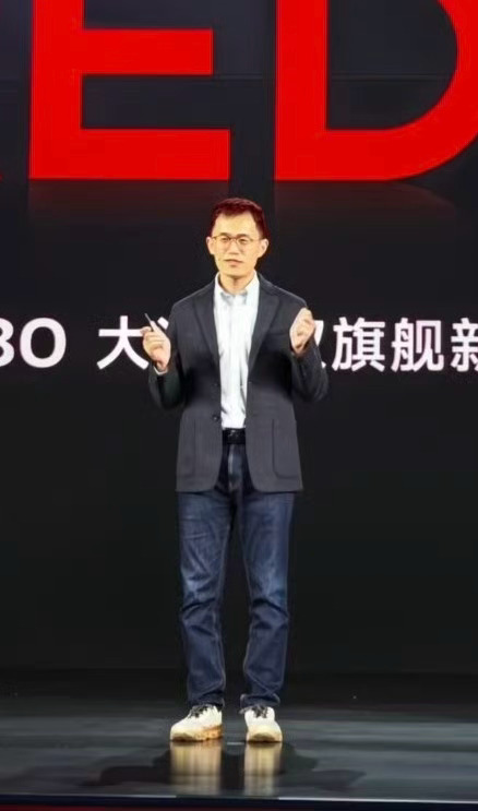 馨心都当“红”不让了，王腾不能当红不让，给腾哥安排了一头红发，希望大家能够喜欢！