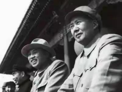 百思不得其解！一些大V整天在煽乎请这个请那个来参加9月3日大阅兵，真的那么重要吗