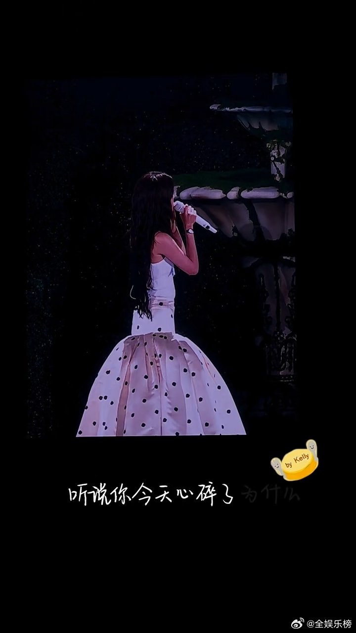 欧阳娜娜欧阳娜娜给粉丝现场打电话欧阳娜娜演唱会现场给粉丝打电话 🎪𝙽𝚊𝚗