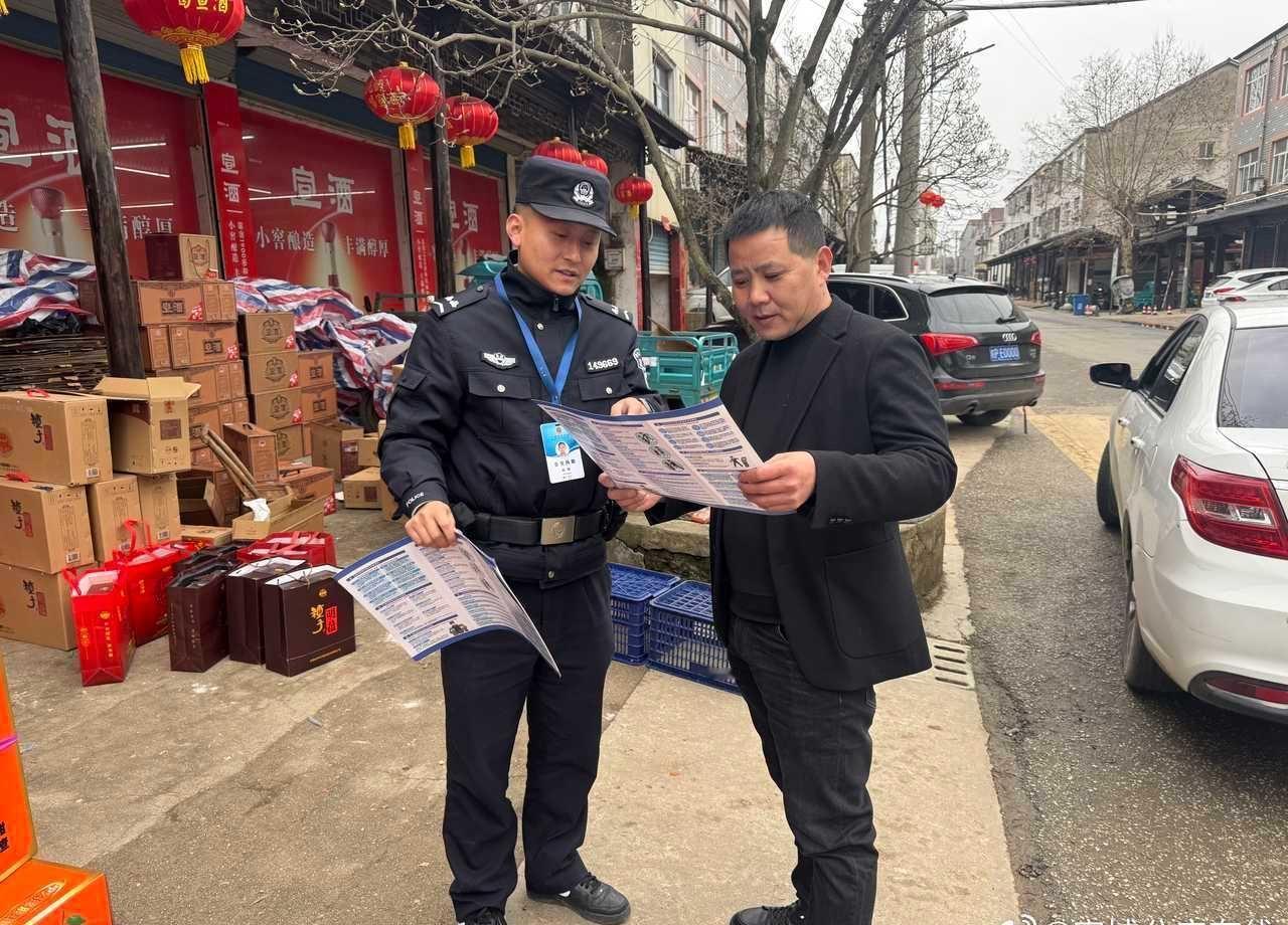 【守护好自家钱袋 】针对春节期间高发的中奖诈骗、虚假红包、冒充亲友借款等骗局，近