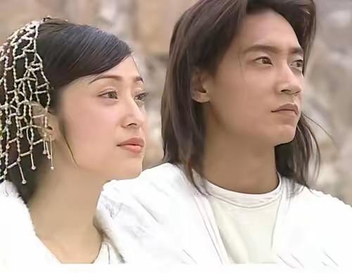我一直觉得陈法蓉年轻时脸盘子也很大，不是很漂亮（跟别个女明星比）。。[捂脸]
陈