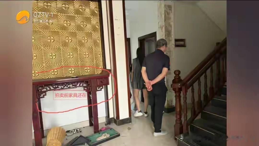 被人套路了？福建泉州，男子贷款拍下了套一百九十万别墅。在法拍之前，男子专门去看了
