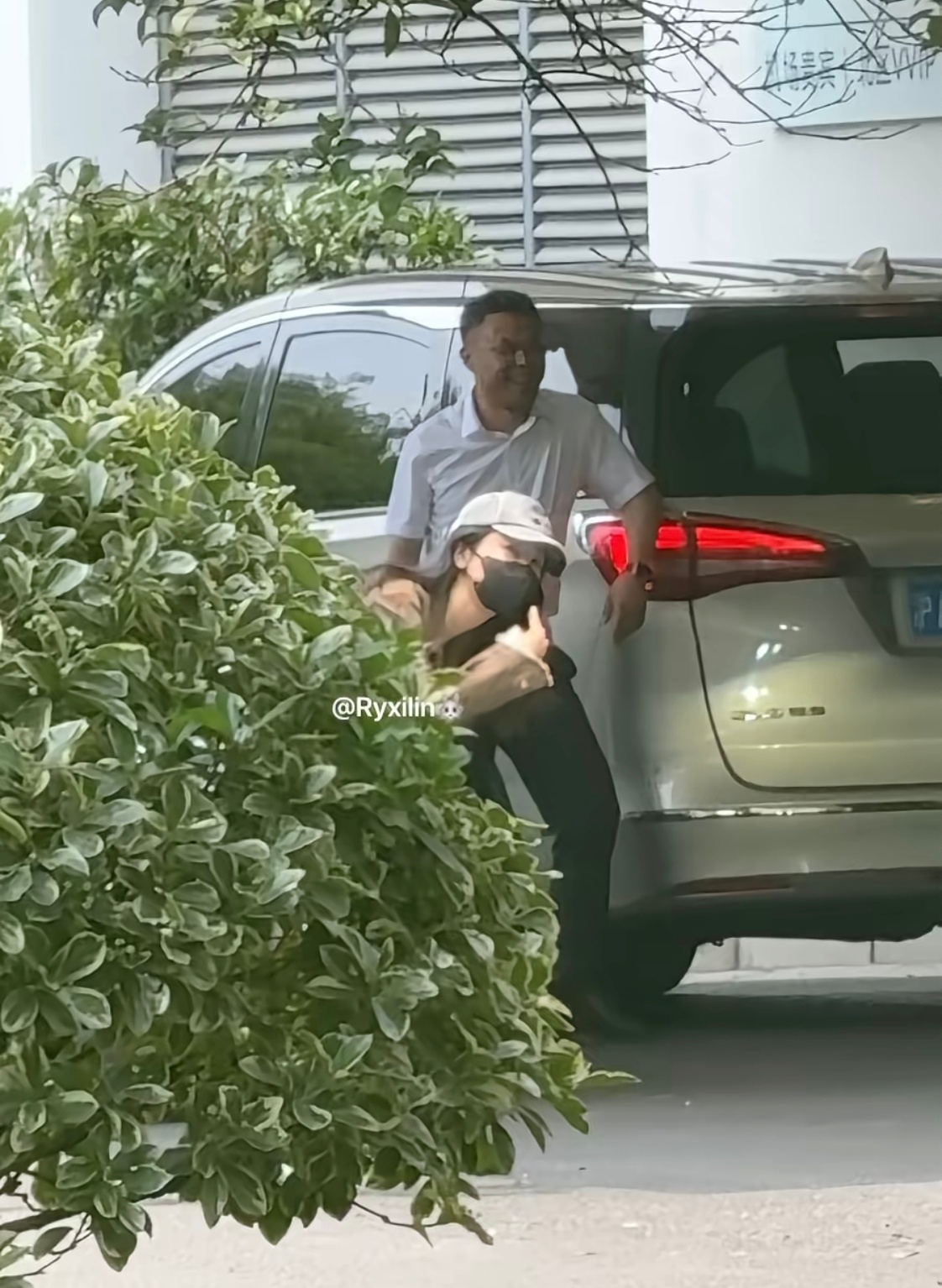 视后这个探头萌晕了杨紫：我吗？有没有更高清的呜呜呜呜全网捡 